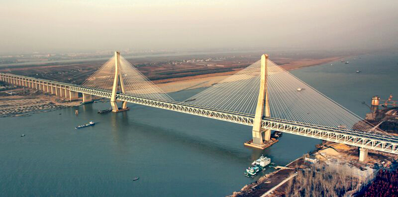 大桥建设用数百台群吊葫芦